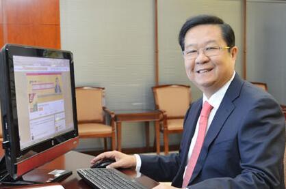 教育部副部长刘利民通过教育部新闻办“微言教育”新媒体平台与网友交流。