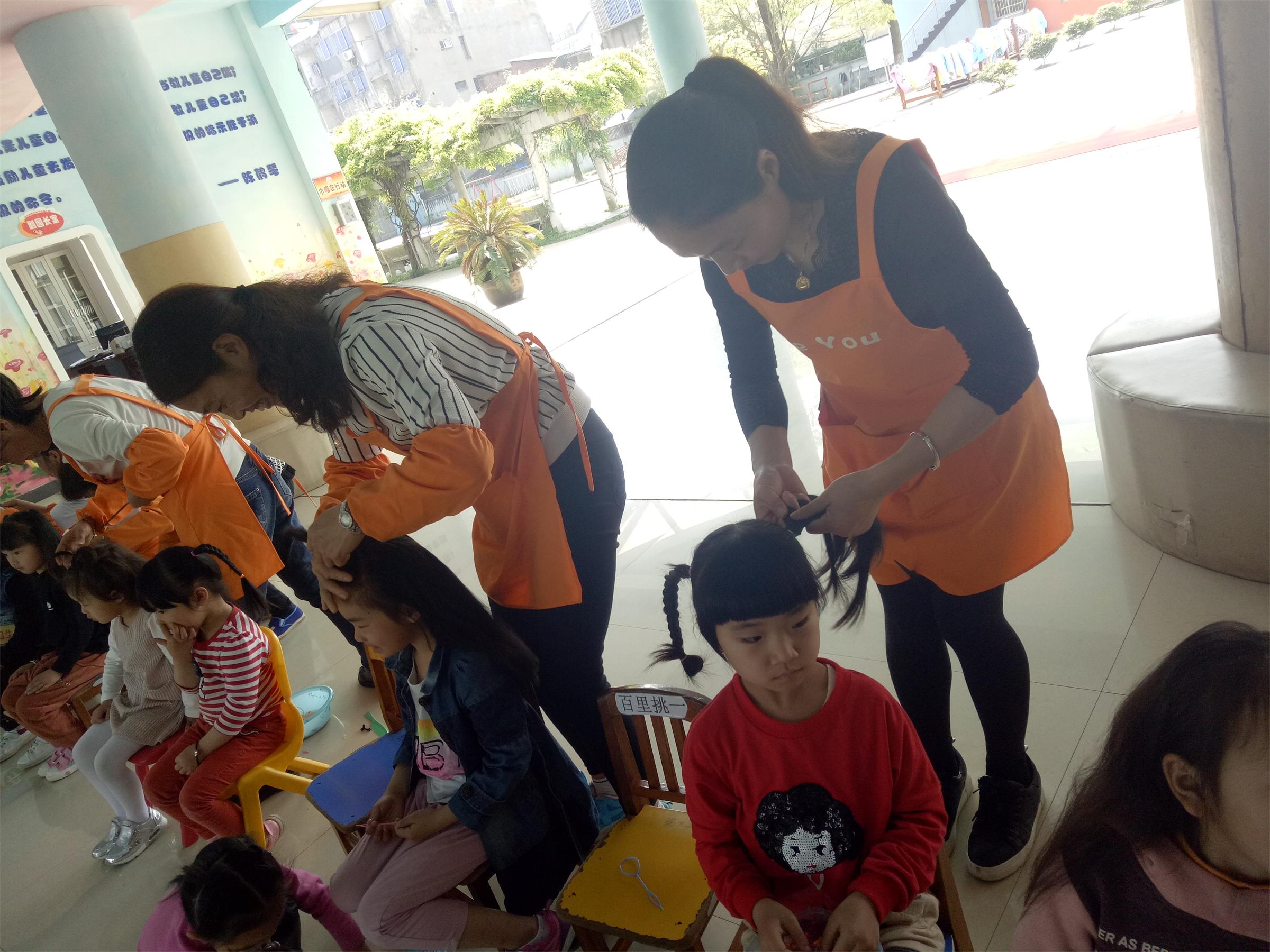 江山市贺村镇幼儿园举行保育员梳头发技能大赛