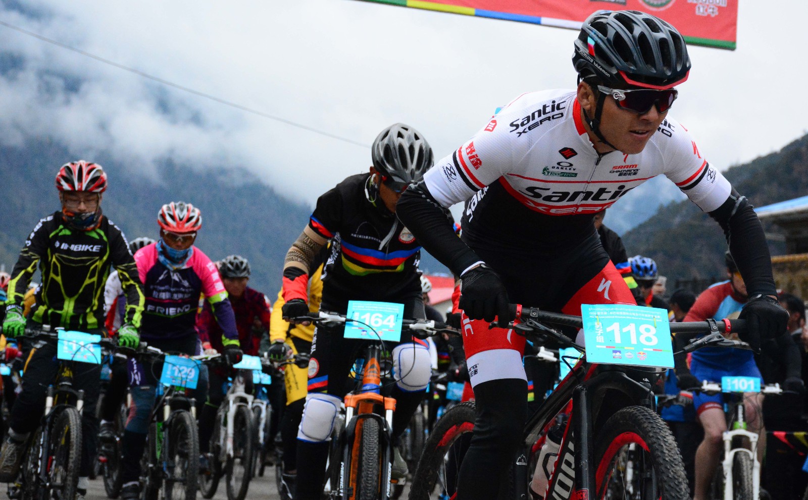 西藏环巴松措山地自行车赛落幕 女子组刷新纪录