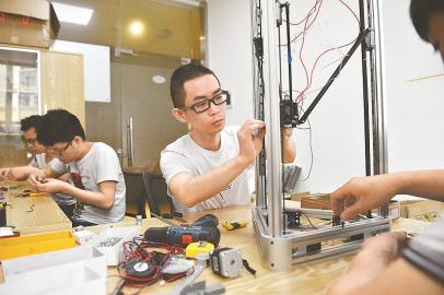 成都大学生创客研制3D打印机 半数销美国