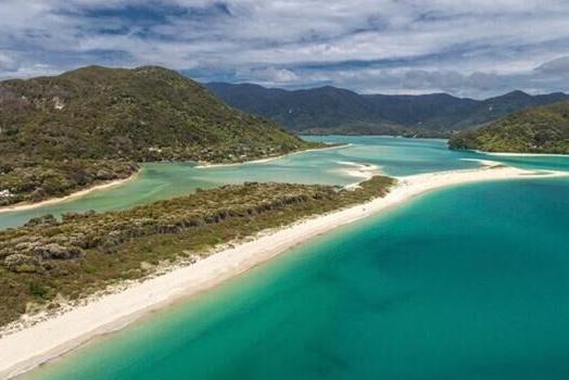 众筹买新西兰海滩 转手上交给国家划为国家公园