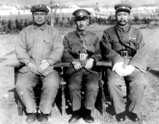 1928年，国民革命军的三大将领（左至右）冯玉祥、蒋介石、阎锡山的合影。