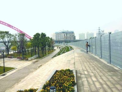武汉造“防洪神器”亮相 拦水高度可达30米