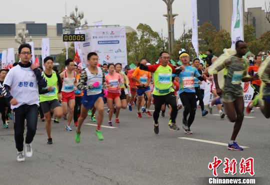 九江国际半程马拉松开跑中国选手揽男子组冠亚军