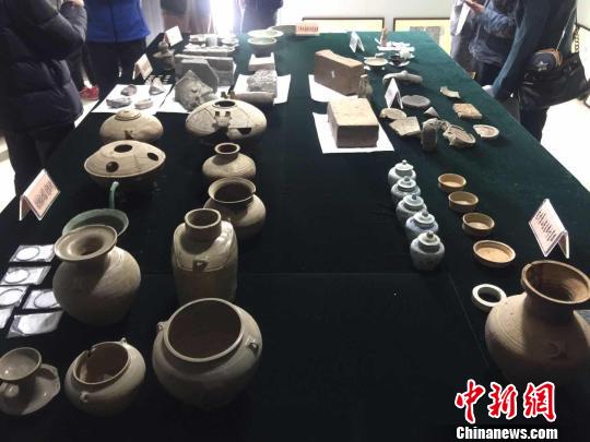 图为：图为：杭州市文物考古研究所“盘点”年度考古成果。　方堃 摄
