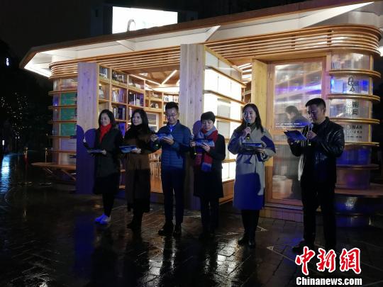 1月3日晚，“思南书局·概念店”在上海熄灯落幕。　康玉湛 摄