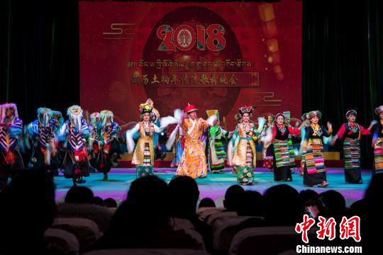 西藏民俗年味浓古老歌舞亮相新年舞台