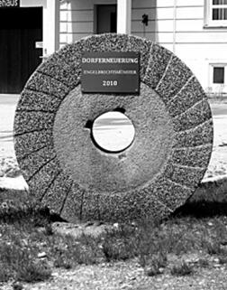 上巴伐利亚恩格尔布莱希特明斯特村的乡村重振纪念碑