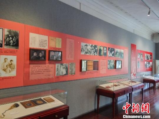 广州举行许广平120周年诞辰纪念展 江泽炼 摄