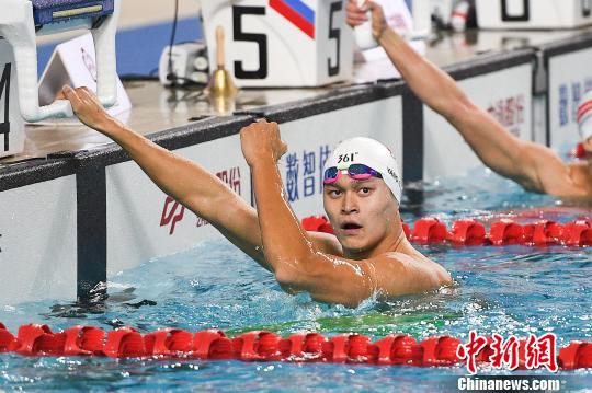 孙杨在当日举行的男子800米自由泳比赛中获得冠军。　武俊杰 摄