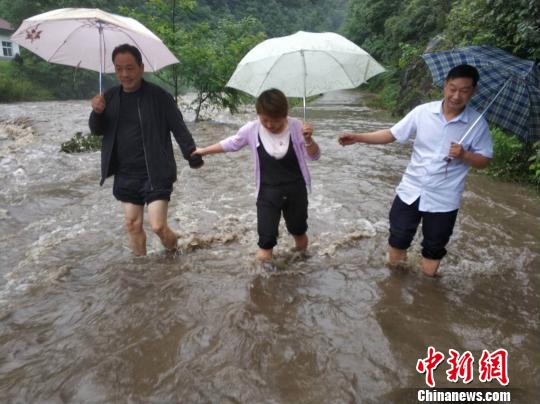 强降雨造成略阳17个镇办不同程度受灾。 略阳县委宣传部