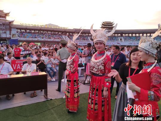 2018湖南六月六山歌节开幕数万苗乡人民喜庆民族佳节