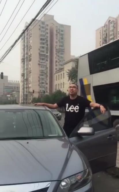 北京丰台右安门外一男子辱骂北京人视频火了 曹某已自首被刑拘！