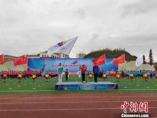 贵州省第九届少数民族传统体育运动会现场。　熊天娇 摄