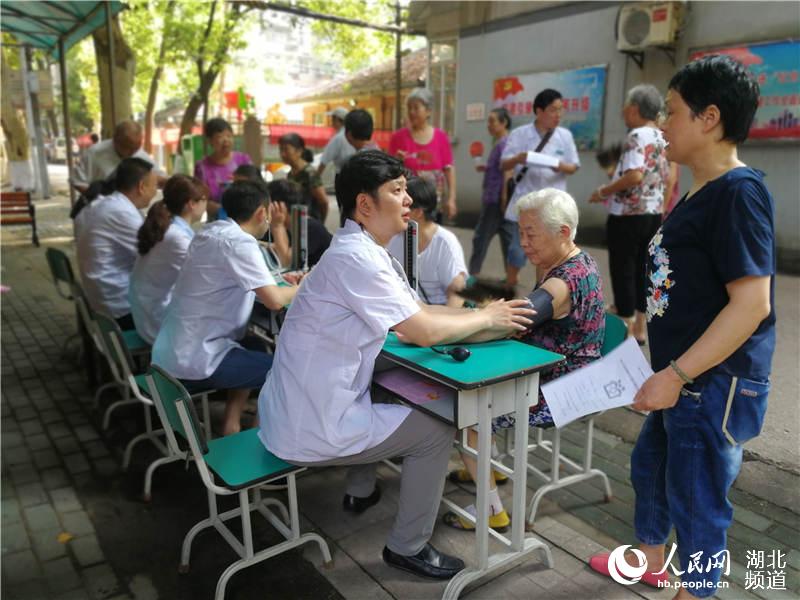 湖北武汉：家庭医生签约服务提升居民健康获得感