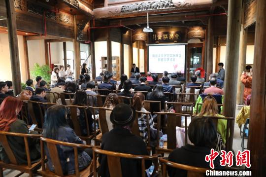 上海视觉艺术学院网络文学研究中心成立暨首次研讨会在该校举行。　供图 摄