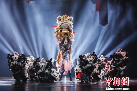 《醒·狮》 将民族舞蹈与广东狮舞相融合，第四幕的群狮舞数量达至11头 刘海栋 摄