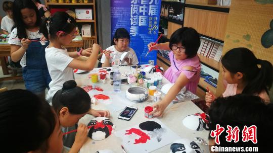 “创意北京”板块展现北京传统手工艺制作 钟欣 摄