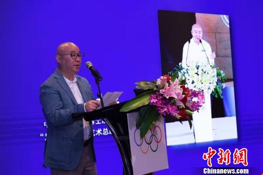 中国著名画家、“为奥运喝彩”项目艺术总顾问范扬发表获奖感言。供图