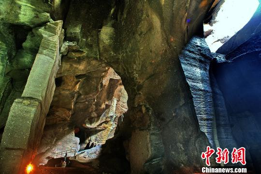距今3000年至6000年前西樵山采石场遗址曾是珠江三角洲最重要的石器制造场。通讯员 供图