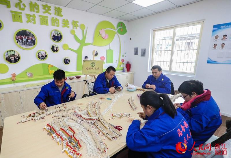 浙江湖州：迎国际残疾人日 残疾人实现就业梦