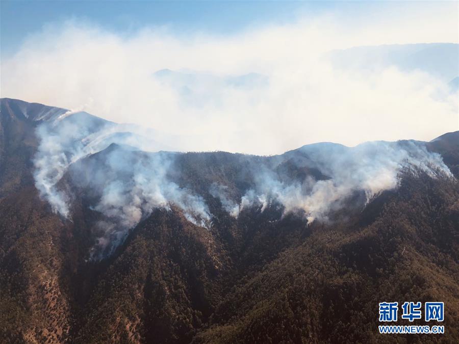 （新华网·图文互动）（2）四川木里县森林火灾扑救仍在进行 已启动三级响应