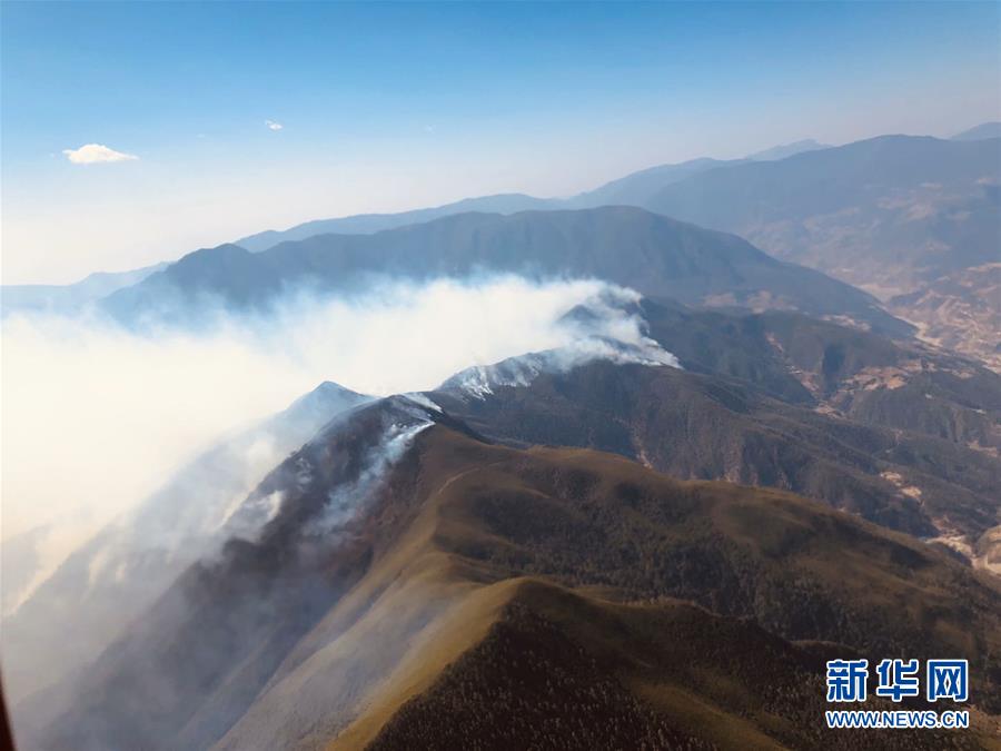 （新华网·图文互动）（1）四川木里县森林火灾扑救仍在进行 已启动三级响应