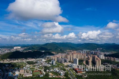 在“2020中国综合生活质量百佳县市”榜单中，广州市增城区位列第7名。
