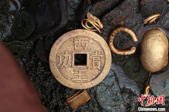 江口明末战场遗址出水的西王赏功钱币。(资料图)彭山区委宣传部提供