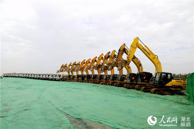 第四季度黄陂项目开工数量及投资总额占武汉市首位