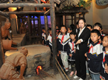 渤海路小学小学生到河北海盐博物馆参观了解盐业发展历史