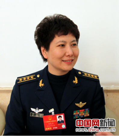 刘文力代表:期待在轰炸机预警机上看到女飞行员