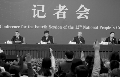 昨天，十二届全国人大四次会议就“人大立法工作”召开专题记者会。京华时报记者 陶冉 摄