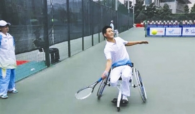 四川地震获救男子 问鼎轮椅网球世界冠军
