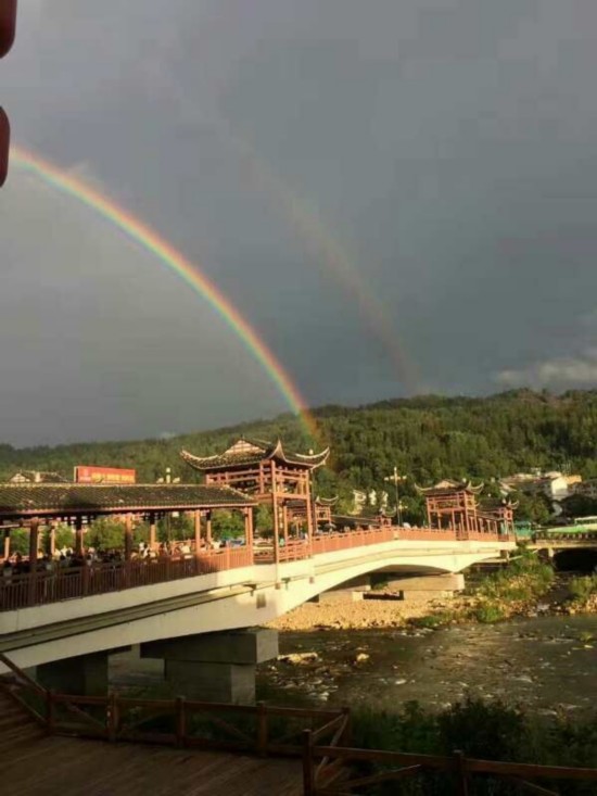 世界自然遗产地张家界武陵源出现双彩虹景观