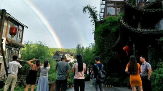 世界自然遗产地张家界武陵源出现双彩虹景观