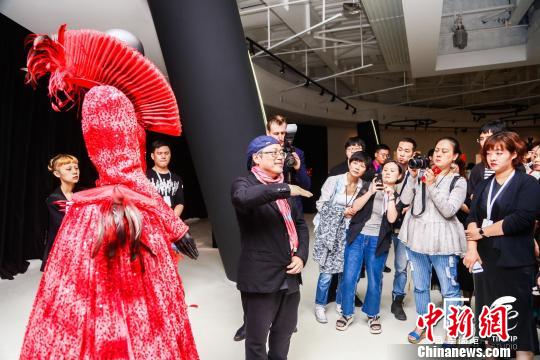 叶锦添艺术展重庆开幕讲述自己的“新东方主义”