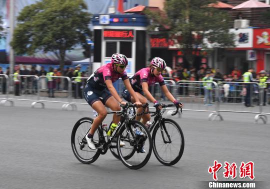 环广西挑战赛桂林鸣枪16支顶级自行车队参赛