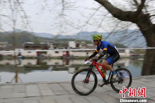 第十三届中国黄山（黟县）国际山地车公开赛开幕