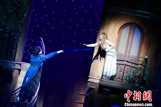 法语原版音乐剧《罗密欧与朱丽叶》在沪热演