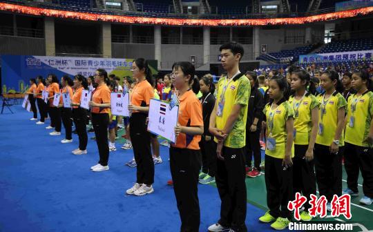 一百余位来自中国、韩国、马尔代夫、俄罗斯、新加坡、泰国等国家和地区的年轻选手参赛。　胡耀杰 摄