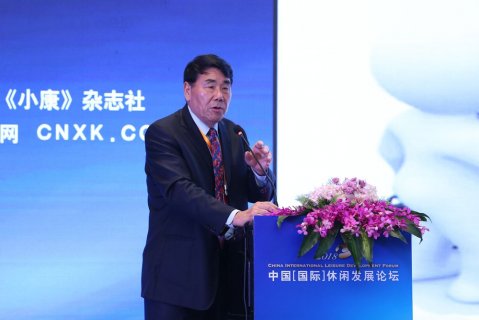 在论坛开幕式上，亚洲龙舟联合会名誉主席，中国少数民族文化艺术……