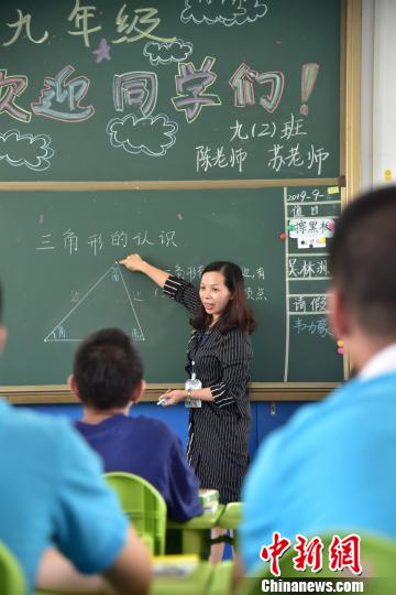 广西特教教师从教24年用“察言观色”跟自闭症学生做朋友