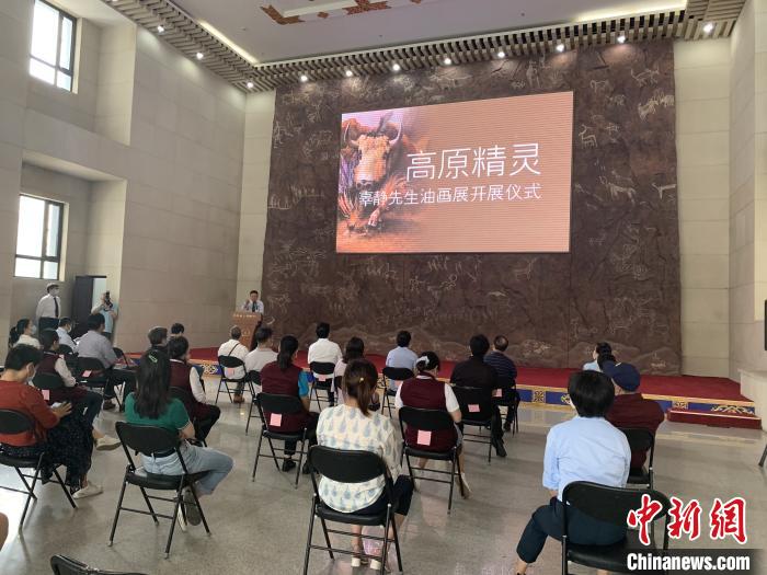 7月10日，由西藏文化博物馆主办的“高原精灵——辜静先生油画展”在北京开幕。图为开幕式现场。　杨程晨 摄