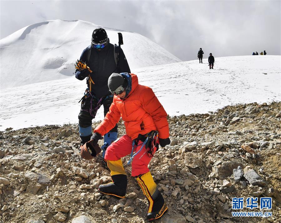 （体育）（10）80余人登顶洛堆峰 第十八届“第三极”中国西藏登山大会落幕