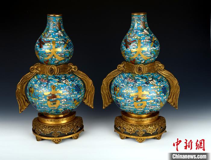 孔子博物馆藏 清“大吉”掐丝珐琅葫芦瓶。　孔子博物馆供 摄