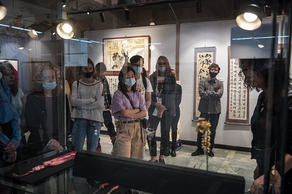 库页岛美术馆的韩国服装和手工艺品展