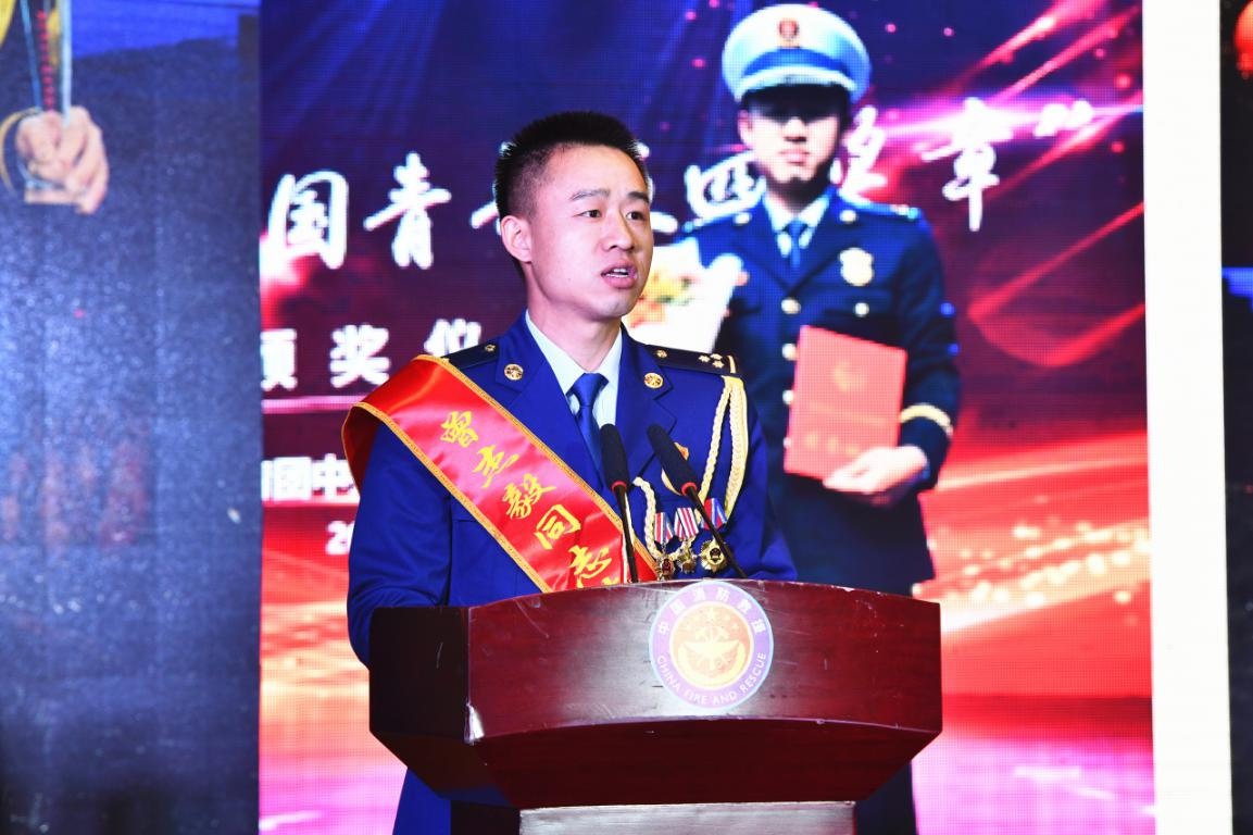 2019年，曾杰毅在第23届“中国青年五四奖章”颁奖仪式上，获评“全国向上向善好青年”。
