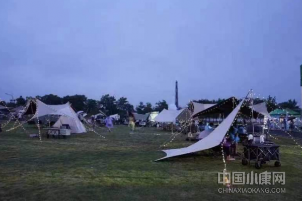 浙江金华：武义县露营产品展金华站活动在湖海塘公园举行