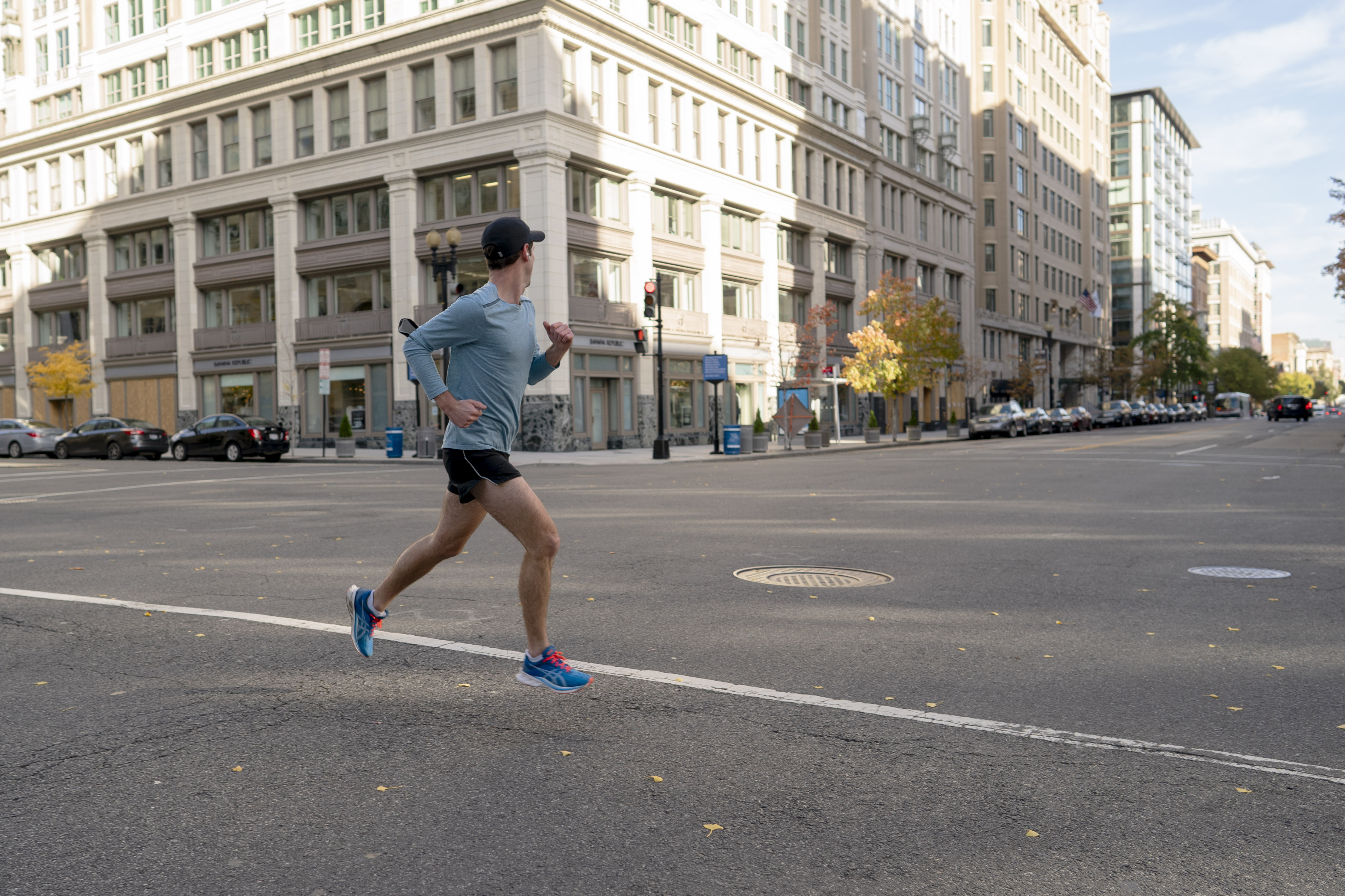 美国华盛顿，一名男子在跑步